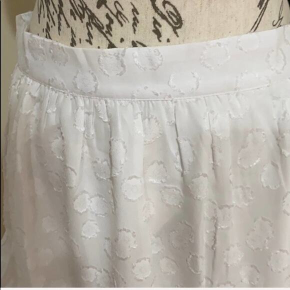 Ann Taylor White Flower Clip Full Skirt - Picture 7 of 8